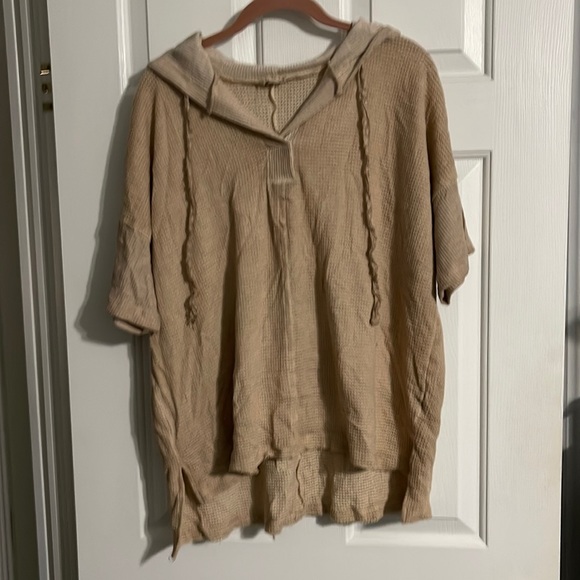 NWOT Boutique Purchased hooded s/s waffle knit tan high low top - Picture 1 of 5